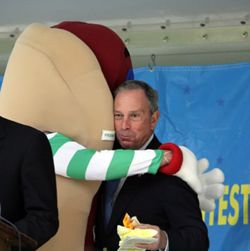 The Mayor and a hot dog, in happier times.